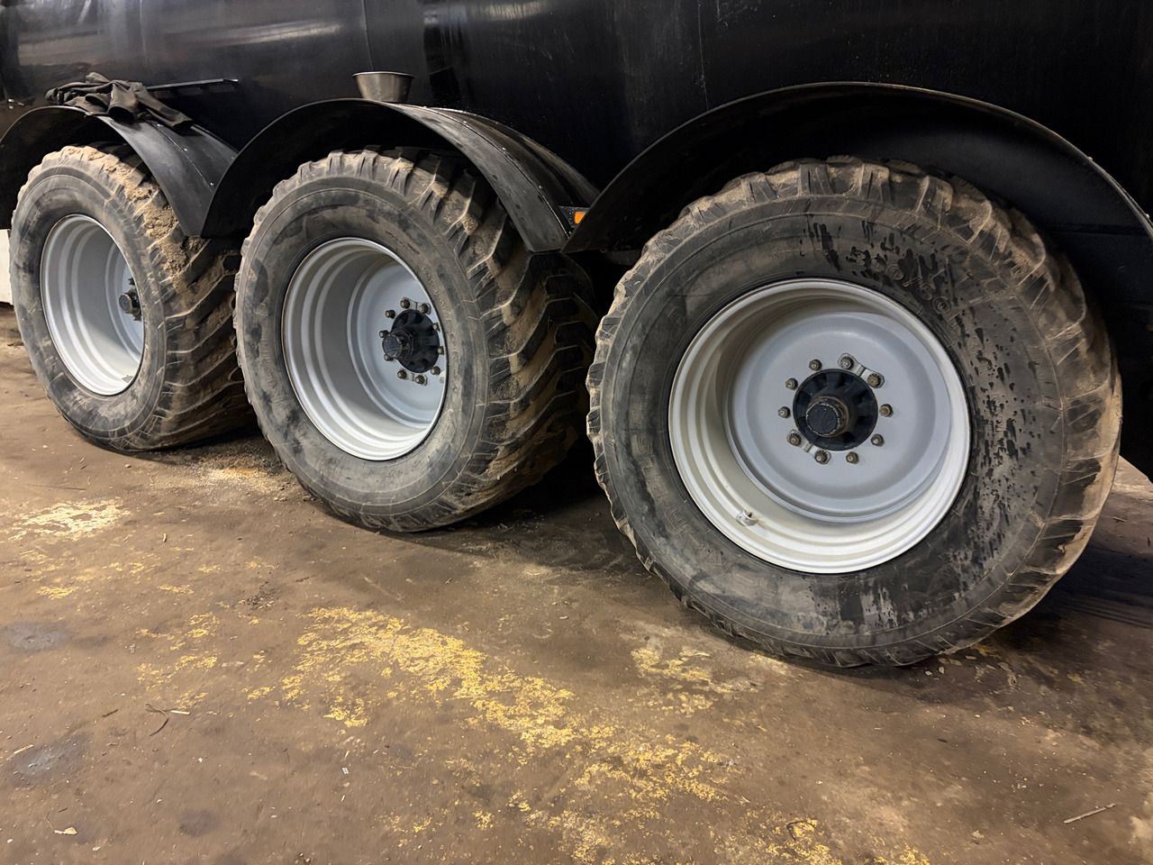 Nokian 800/50 R34 - Pneu pour Machine agricole: photos 1 Nokian 800/50 R34 - Pneu pour Machine agricole: photos 1