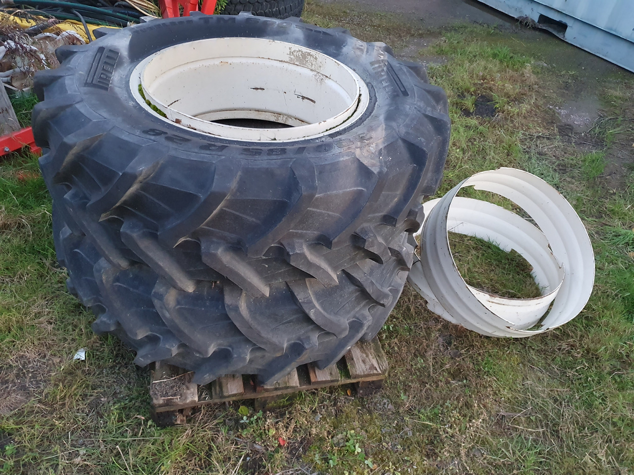 Pirelli 380/85R28 - Pneu pour Machine agricole: photos 1 Pirelli 380/85R28 - Pneu pour Machine agricole: photos 1