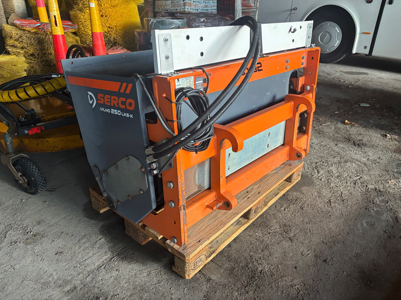Serco Vilho 250 LKS-K - Epandeur de sable: photos 1 Serco Vilho 250 LKS-K - Epandeur de sable: photos 1