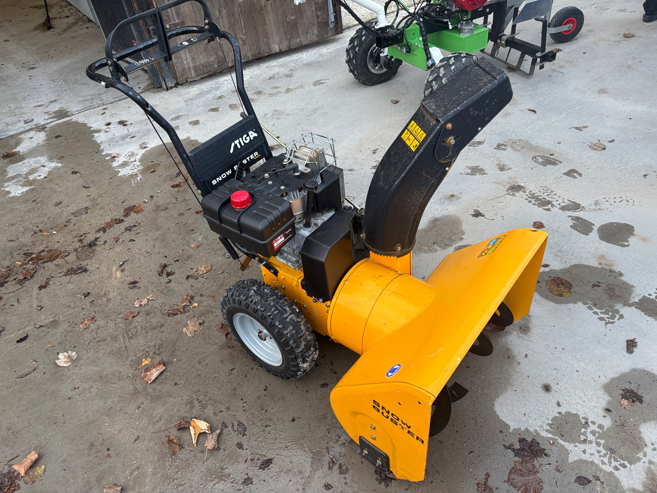 Stiga Snowbuster - Souffleuse à neige: photos 1 Stiga Snowbuster - Souffleuse à neige: photos 1