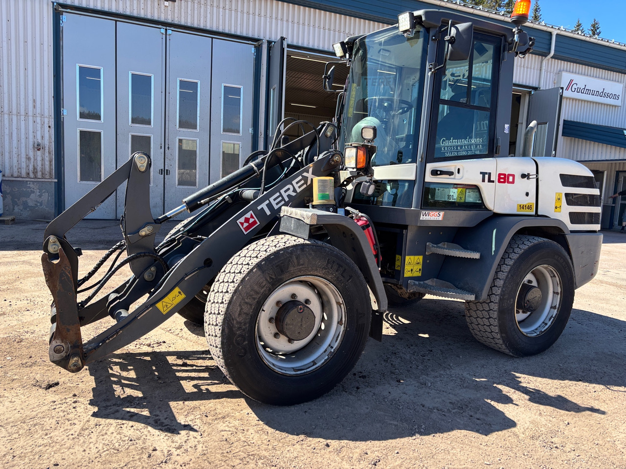 Terex TL80 - Chargeuse sur pneus: photos 1 Terex TL80 - Chargeuse sur pneus: photos 1