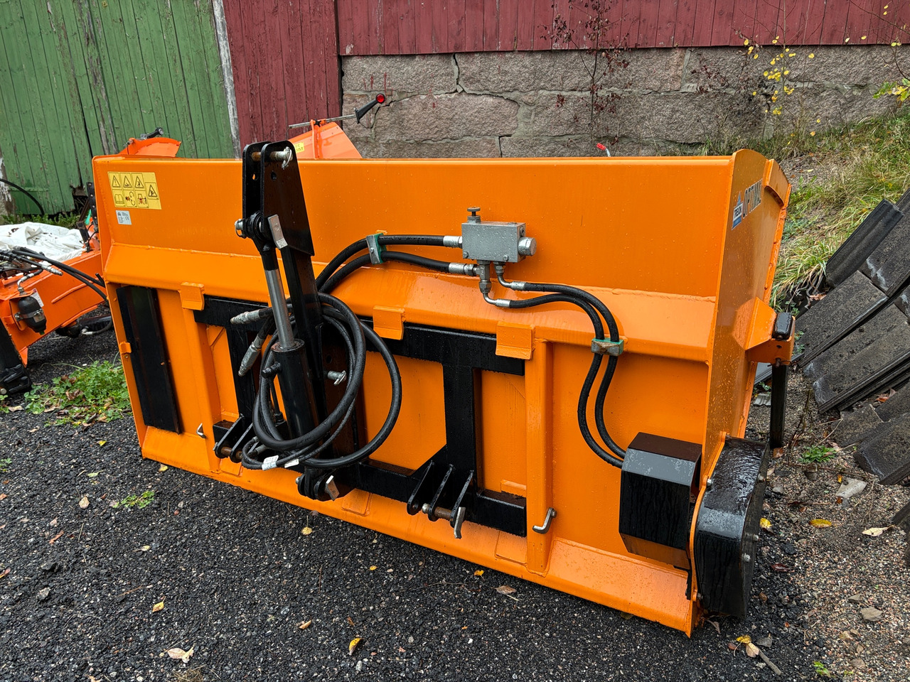 Trejon SP 1600 - Epandeur de sable: photos 1 Trejon SP 1600 - Epandeur de sable: photos 1