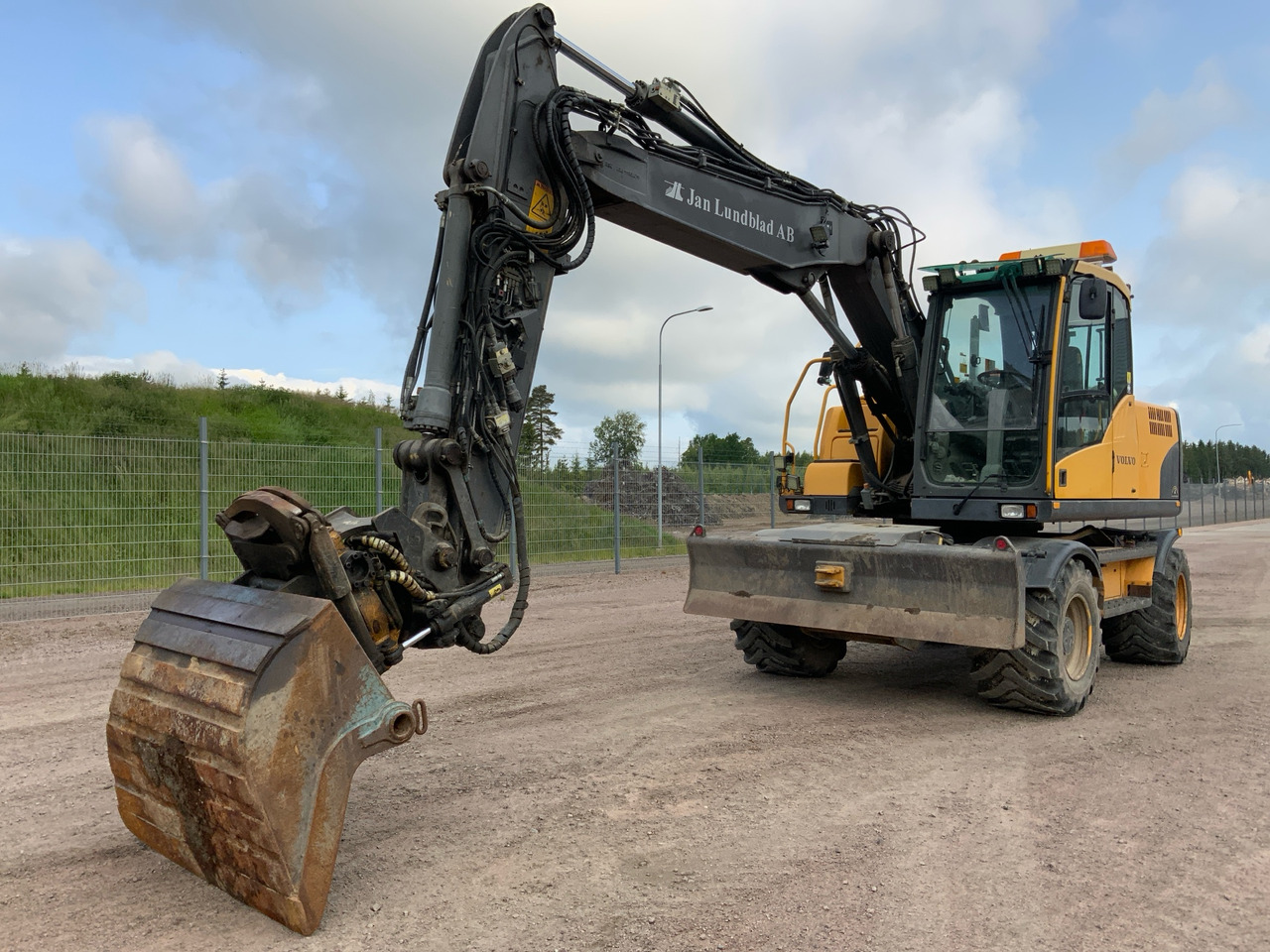 Volvo EW140C - Pelle: photos 1 Volvo EW140C - Pelle: photos 1