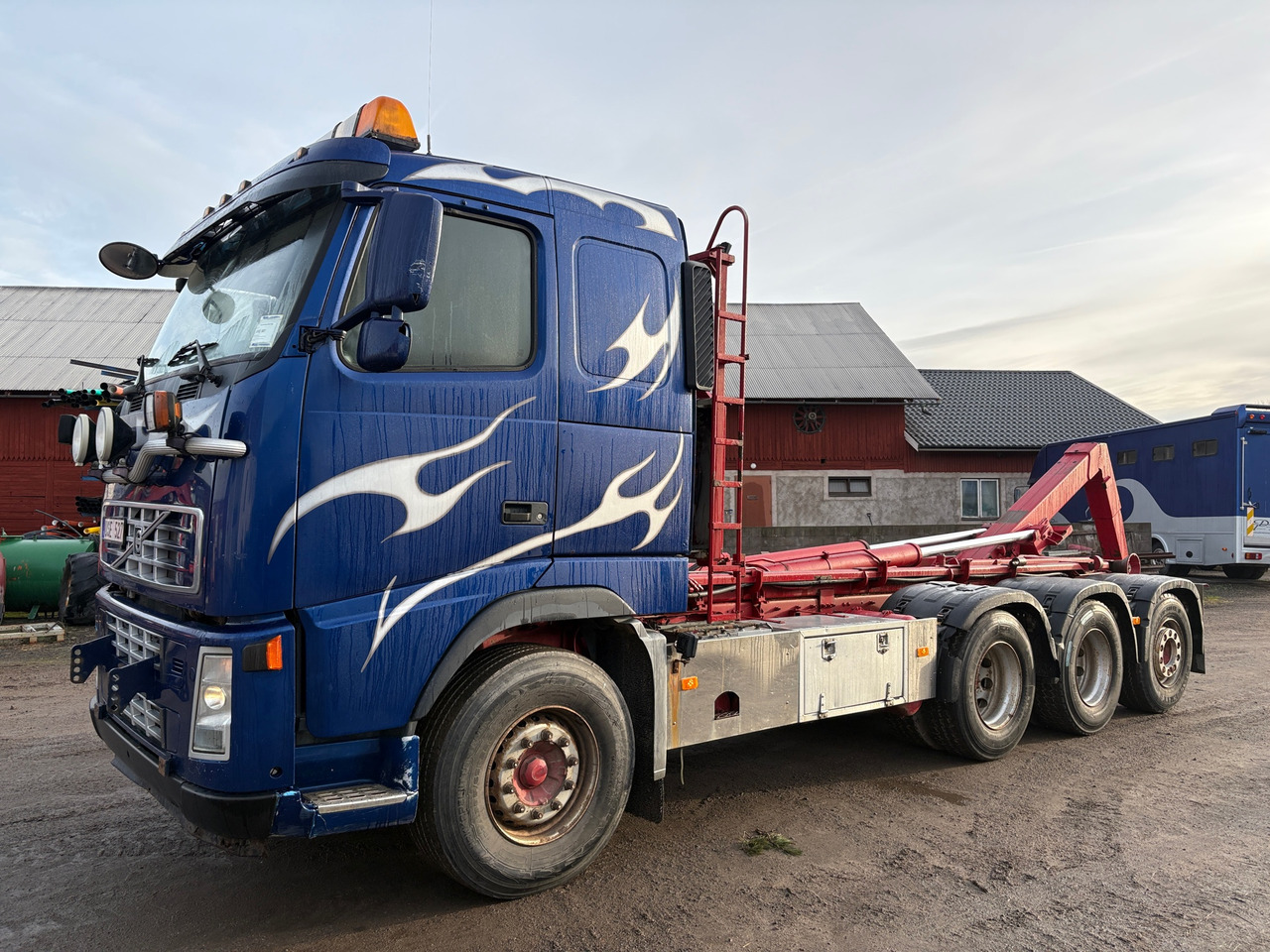 Volvo FH 12-37 8x4 - Camion ampliroll: photos 1 Volvo FH 12-37 8x4 - Camion ampliroll: photos 1