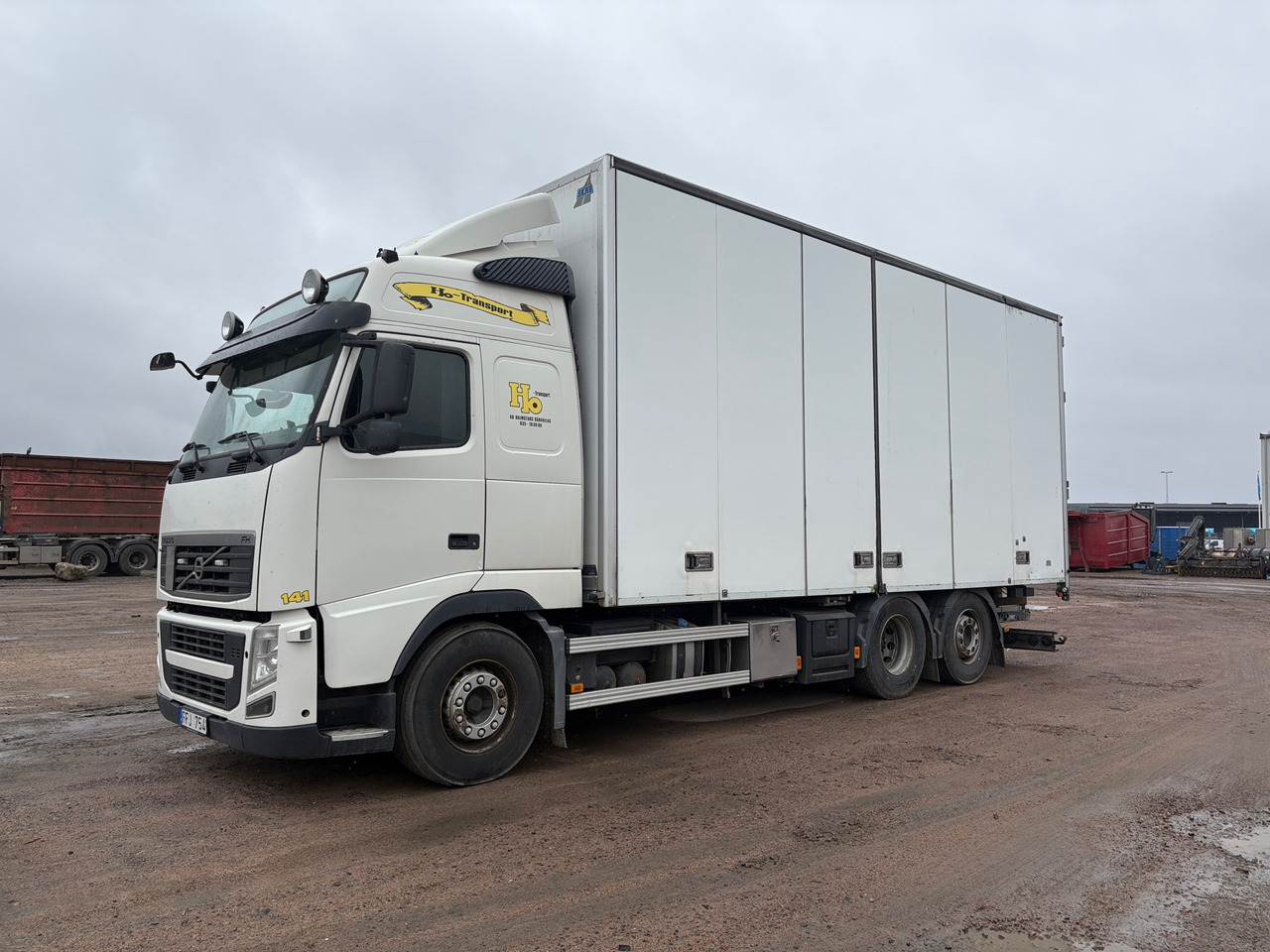 Volvo FH 6x2 - Camion fourgon: photos 1 Volvo FH 6x2 - Camion fourgon: photos 1