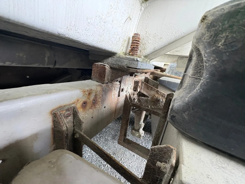 Camion citerne Volvo FL 7 Volvo FL7 285 Fuel tanker 4x2: photos 9 Camion citerne Volvo FL 7 Volvo FL7 285 Fuel tanker 4x2: photos 9