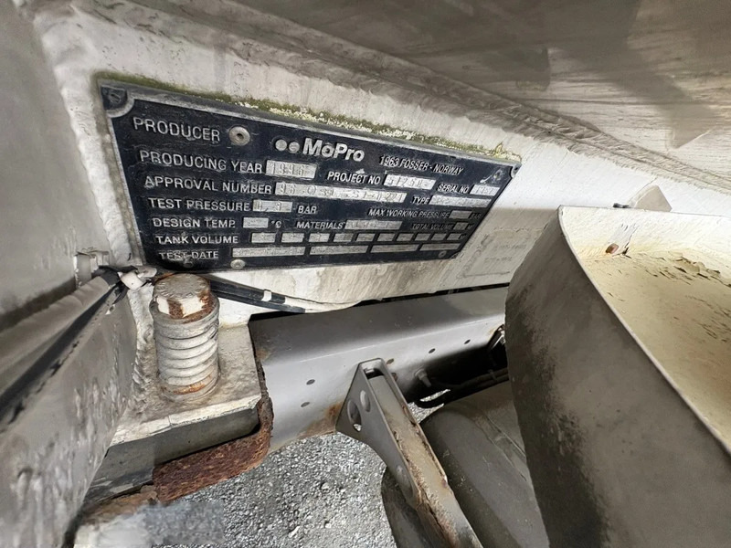 Camion citerne Volvo FL 7 Volvo FL7 285 Fuel tanker 4x2: photos 17 Camion citerne Volvo FL 7 Volvo FL7 285 Fuel tanker 4x2: photos 17