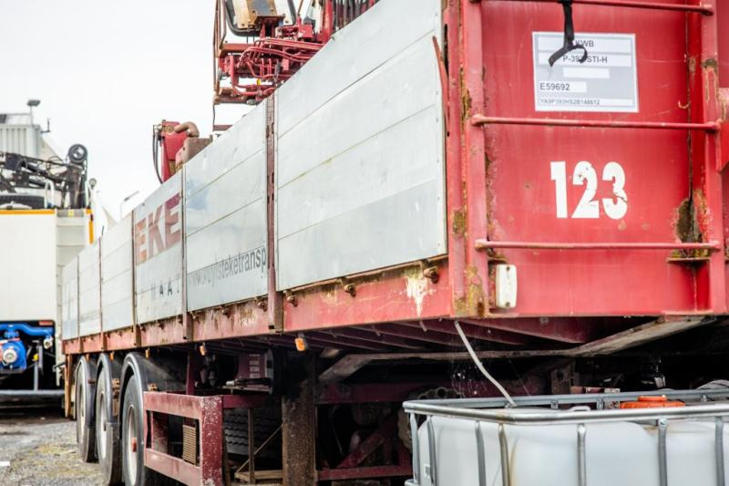 Kwb KRAAN/CRANE/GRUE/KRAN - KENNIS 16 TON/M(3xhydr.) - Semi-remorque plateau: photos 5 Kwb KRAAN/CRANE/GRUE/KRAN - KENNIS 16 TON/M(3xhydr.) - Semi-remorque plateau: photos 5