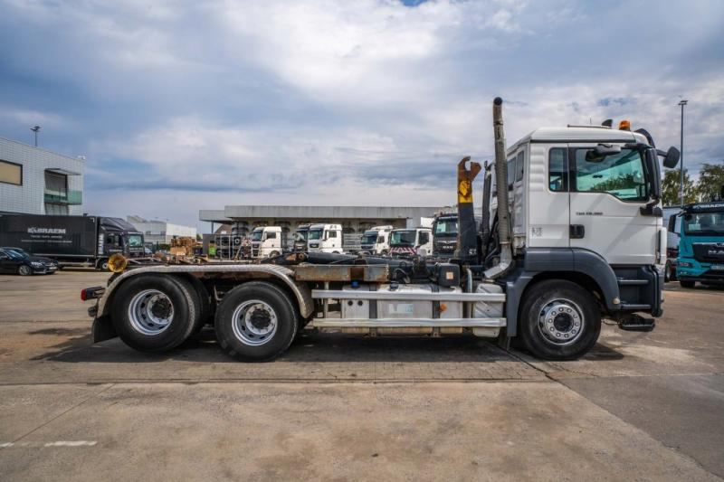 MAN TGS 28.360 BL+INTARDER+10 Pneus/tires - Camion ampliroll: photos 3 MAN TGS 28.360 BL+INTARDER+10 Pneus/tires - Camion ampliroll: photos 3