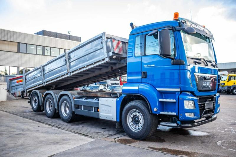 MAN TGS 35.440 BL 8x4-4 - Camion benne: photos 2 MAN TGS 35.440 BL 8x4-4 - Camion benne: photos 2