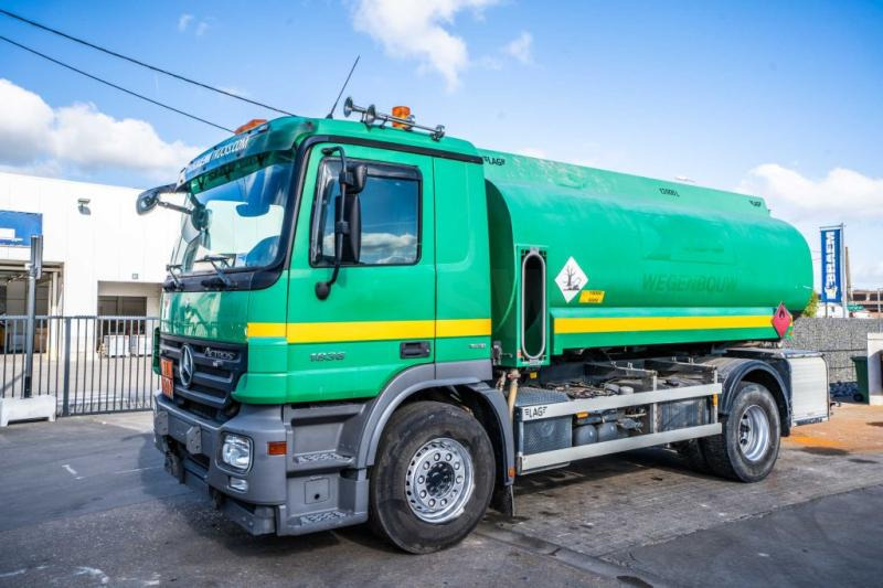 Mercedes ACTROS 1836 - LAG 13 600 LITER - Camion citerne: photos 1 Mercedes ACTROS 1836 - LAG 13 600 LITER - Camion citerne: photos 1