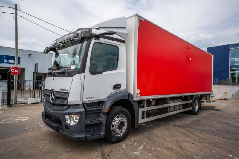 Mercedes ACTROS 2127 L+DHOLLANDIA 2T. - Camion fourgon: photos 1 Mercedes ACTROS 2127 L+DHOLLANDIA 2T. - Camion fourgon: photos 1