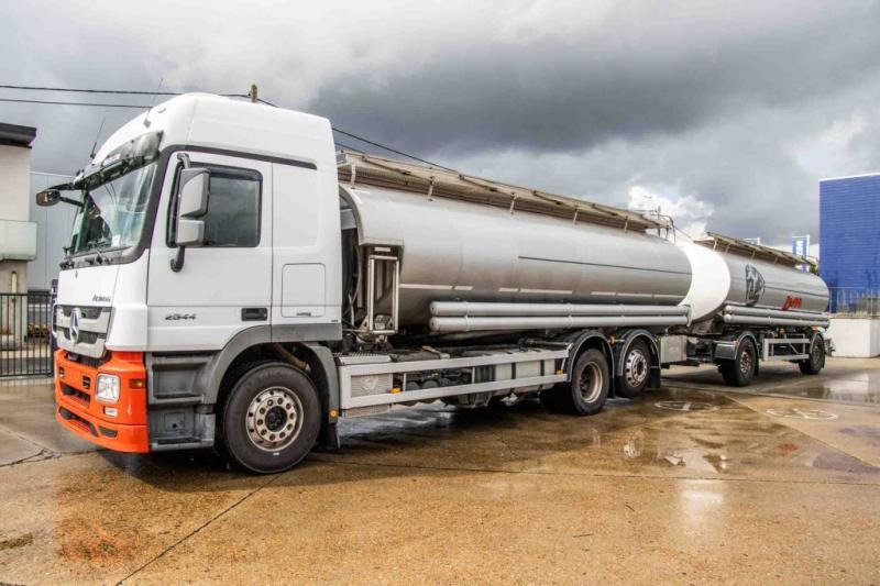 Mercedes ACTROS 2544-MP3+MAGYAR INOX18.200L+17.700L/2X6COMP - Camion citerne: photos 1 Mercedes ACTROS 2544-MP3+MAGYAR INOX18.200L+17.700L/2X6COMP - Camion citerne: photos 1