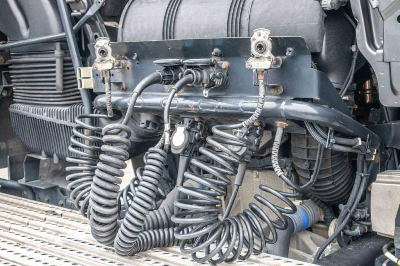 MAN TGX 18.560 XXL LLS+ INTARDER - Tracteur routier: photos 5 MAN TGX 18.560 XXL LLS+ INTARDER - Tracteur routier: photos 5