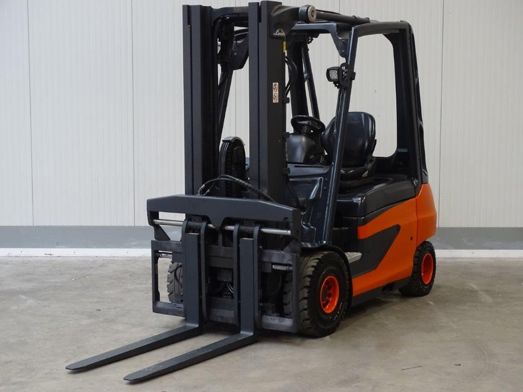 Linde E30-01 - TRIPLEX - Chariot élévateur électrique: photos 1 Linde E30-01 - TRIPLEX - Chariot élévateur électrique: photos 1