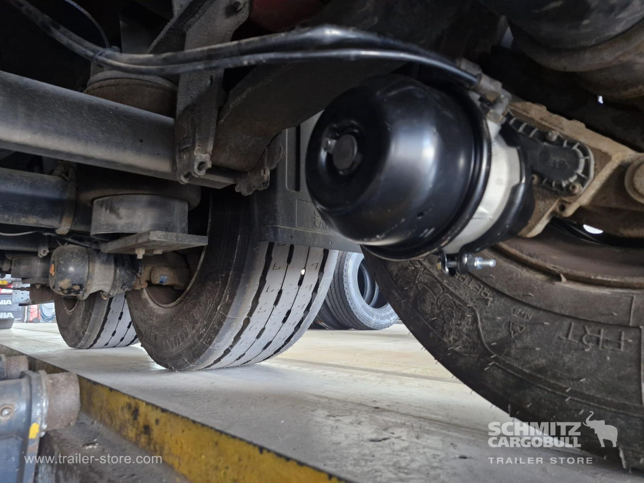 SCHMITZ Curtainsider Varios - Semi-remorque rideaux coulissants: photos 2 SCHMITZ Curtainsider Varios - Semi-remorque rideaux coulissants: photos 2