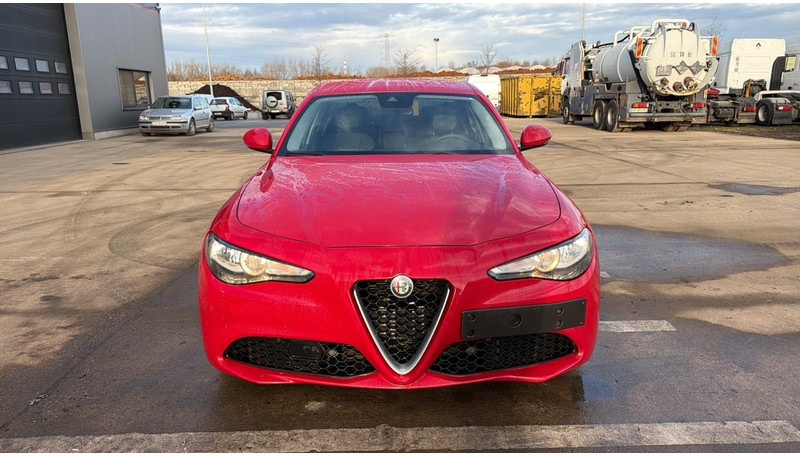 Alfa Romeo Giulia 2.0T (BELGIAN CAR / 200 PS / AUTOMATIC GEARBOX / NAVI / AIRCO / MEMORY SEATS / CAMERA) - Berline: photos 2 Alfa Romeo Giulia 2.0T (BELGIAN CAR / 200 PS / AUTOMATIC GEARBOX / NAVI / AIRCO / MEMORY SEATS / CAMERA) - Berline: photos 2