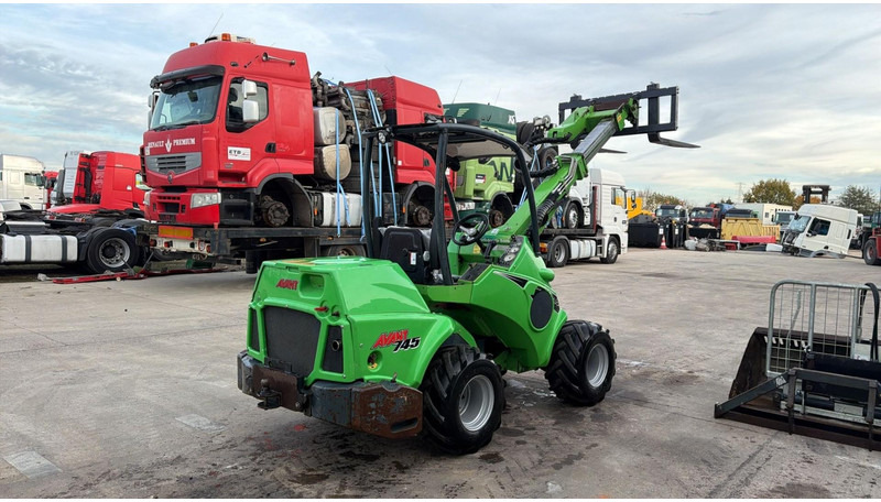 Avant 745 TDL (BELGIAN MACHINE / TOP CONDITION / 4X4 OPTIDRIVE / INCL ATTACHMENTS) - Chargeuse compacte sur chenilles: photos 5 Avant 745 TDL (BELGIAN MACHINE / TOP CONDITION / 4X4 OPTIDRIVE / INCL ATTACHMENTS) - Chargeuse compacte sur chenilles: photos 5