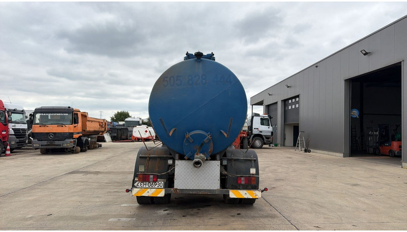 DAF 75 ATI 270 (10500 L / MANUAL PUMP / MANUAL GEARBOX / STEEL SUSP. / LAMES / POMPE MANUELLE) - Camion hydrocureur: photos 5 DAF 75 ATI 270 (10500 L / MANUAL PUMP / MANUAL GEARBOX / STEEL SUSP. / LAMES / POMPE MANUELLE) - Camion hydrocureur: photos 5
