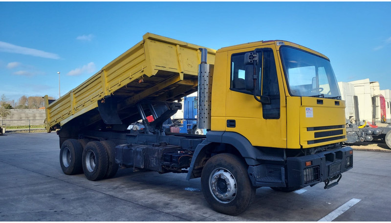 Iveco Eurocargo 260 E 27 (SUSPENSION LAMES / STEEL SUSPENSION / 6X4) - Camion benne: photos 3 Iveco Eurocargo 260 E 27 (SUSPENSION LAMES / STEEL SUSPENSION / 6X4) - Camion benne: photos 3