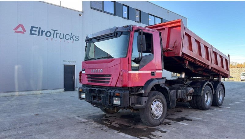 Iveco Eurotrakker 260 E 34 (POMPE MANUELLE / MANUAL PUMP / LAMES / GRAND PONT / BOITE MANUELLE) - Camion benne: photos 1 Iveco Eurotrakker 260 E 34 (POMPE MANUELLE / MANUAL PUMP / LAMES / GRAND PONT / BOITE MANUELLE) - Camion benne: photos 1
