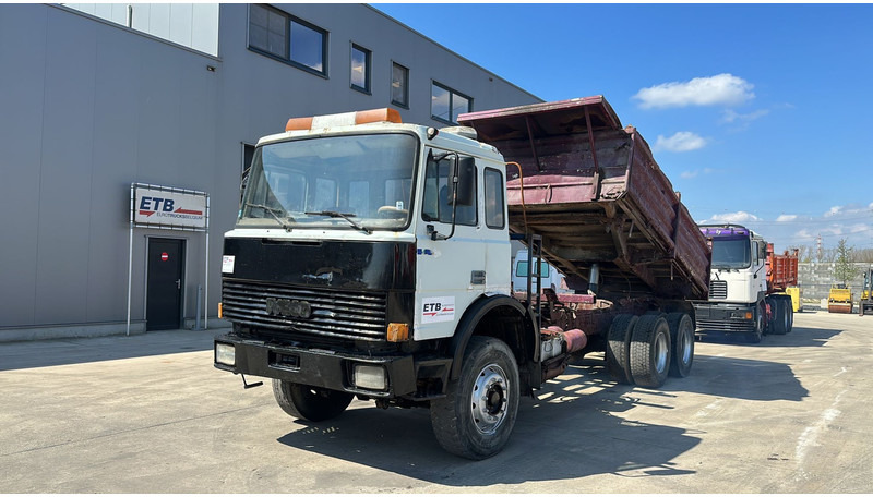 Iveco MAGIRUS 260 - 34 (LIVRAISON GRATUITE AU PORT D'ANVERS / POMPE MANUELLE) - Camion benne: photos 1 Iveco MAGIRUS 260 - 34 (LIVRAISON GRATUITE AU PORT D'ANVERS / POMPE MANUELLE) - Camion benne: photos 1