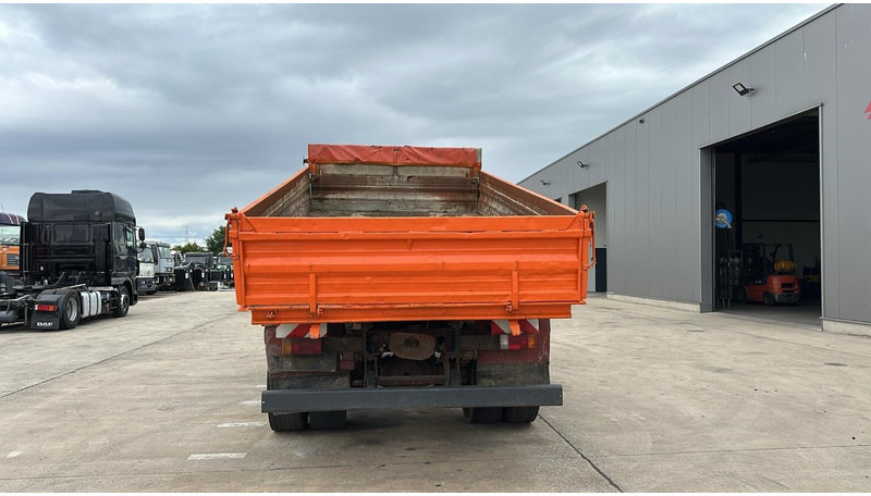 Iveco Magirus 170 - 23 (BOITE ZF / POMPE MANUELLE / V8 / LAMES / GRAND PONT) - Camion benne: photos 5 Iveco Magirus 170 - 23 (BOITE ZF / POMPE MANUELLE / V8 / LAMES / GRAND PONT) - Camion benne: photos 5