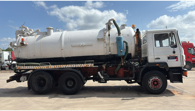 MAN 25.292 (16.000 L VACUUM / 10 TYRES / 6X2 / FULL STEEL SUSP. / MANUAL PUMP / 6 CYLINDER) - Camion hydrocureur: photos 4 MAN 25.292 (16.000 L VACUUM / 10 TYRES / 6X2 / FULL STEEL SUSP. / MANUAL PUMP / 6 CYLINDER) - Camion hydrocureur: photos 4