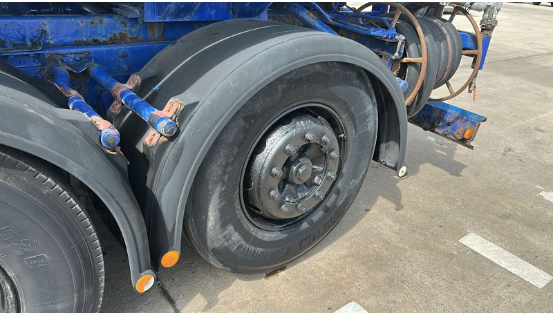 Camion citerne MAN 26.402 (18.000 L / 6X2 / 6 CYLINDER / FRONT STEEL / 3 COMPARTIMENTS): photos 14