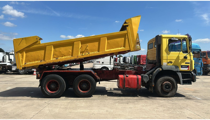 MAN 27.293 (BIG AXLE / GOOD CONDITION / STEEL SUSPENSION / LAMES) - Camion benne: photos 4 MAN 27.293 (BIG AXLE / GOOD CONDITION / STEEL SUSPENSION / LAMES) - Camion benne: photos 4