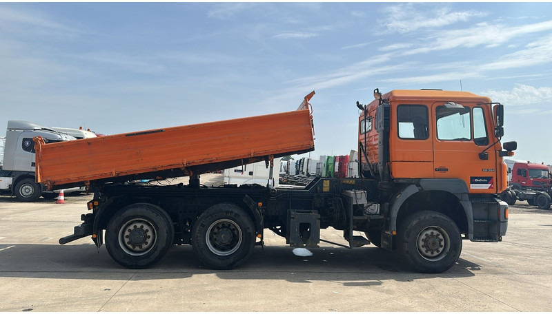 MAN 28.364 (4X4 + LIFT AXLE / 6 CYLINDERS / GOOD CONDITION / FRONT STEEL / MANUAL GEARBOX) - Camion benne: photos 3 MAN 28.364 (4X4 + LIFT AXLE / 6 CYLINDERS / GOOD CONDITION / FRONT STEEL / MANUAL GEARBOX) - Camion benne: photos 3