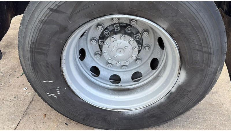 Crédit-bail de MAN TGA 18.410 (POMPE MANUELLE / MANUAL PUMP / BOITE MANUELLE / MANUAL GEARBOX) MAN TGA 18.410 (POMPE MANUELLE / MANUAL PUMP / BOITE MANUELLE / MANUAL GEARBOX): photos 17 Crédit-bail de MAN TGA 18.410 (POMPE MANUELLE / MANUAL PUMP / BOITE MANUELLE / MANUAL GEARBOX) MAN TGA 18.410 (POMPE MANUELLE / MANUAL PUMP / BOITE MANUELLE / MANUAL GEARBOX): photos 17