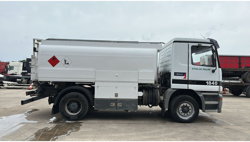 Mercedes-Benz Actros 1840 (EPS / 13650L / LAMES DEVANT / FRONT STEEL / V6 / 3 PEDALES) - Camion citerne: photos 4 Mercedes-Benz Actros 1840 (EPS / 13650L / LAMES DEVANT / FRONT STEEL / V6 / 3 PEDALES) - Camion citerne: photos 4