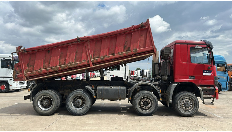 Mercedes-Benz Actros 4143 (8X6 / LAMES / EPS / V6 / GRAND PONT / BIG AXLE / 3 PEDALES) - Camion benne: photos 5 Mercedes-Benz Actros 4143 (8X6 / LAMES / EPS / V6 / GRAND PONT / BIG AXLE / 3 PEDALES) - Camion benne: photos 5