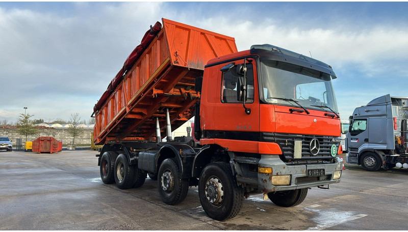 Mercedes-Benz Actros 4143 (EPS / 8X6 / LAMES / GRAND PONT / STEEL SUSP. / BIG AXLE / V6) - Camion benne: photos 3 Mercedes-Benz Actros 4143 (EPS / 8X6 / LAMES / GRAND PONT / STEEL SUSP. / BIG AXLE / V6) - Camion benne: photos 3
