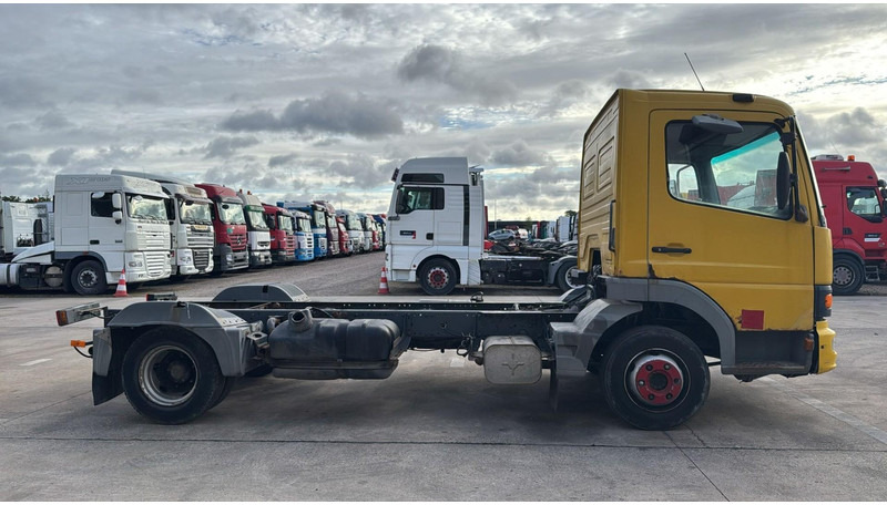 Mercedes-Benz Atego 815 (BOITE MANUELLE / MANUAL GEARBOX) - Châssis cabine: photos 3 Mercedes-Benz Atego 815 (BOITE MANUELLE / MANUAL GEARBOX) - Châssis cabine: photos 3