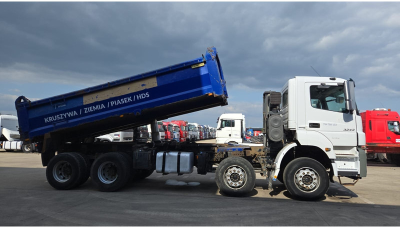 Mercedes-Benz Axor 3243 (BOITE MANUELLE / MANUAL GEARBOX / LAMES / 8X4 / MANUAL GETRIEBE) - Camion benne: photos 3 Mercedes-Benz Axor 3243 (BOITE MANUELLE / MANUAL GEARBOX / LAMES / 8X4 / MANUAL GETRIEBE) - Camion benne: photos 3