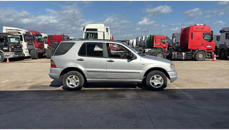 SUV Mercedes-Benz M-Klasse ML 270 CDI: photos 7