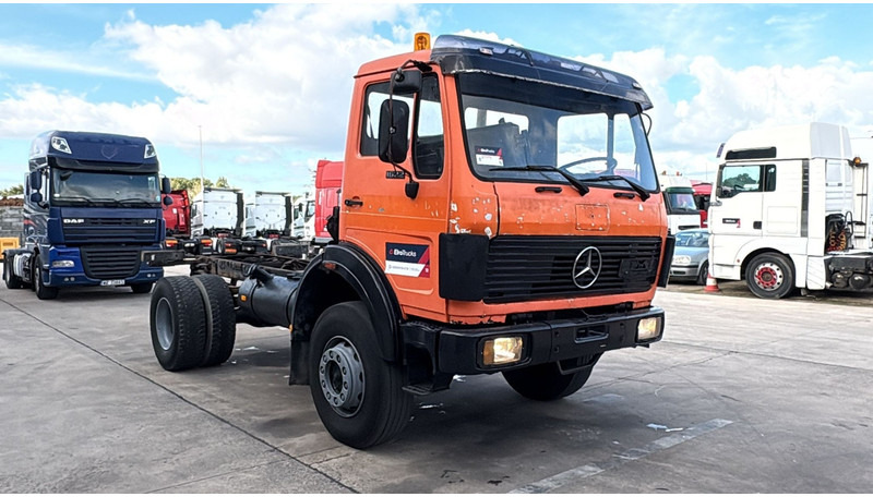 Mercedes-Benz SK 1622 (4X4 / LAMES / GRAND PONT / V6 / BIG AXLE / POMPE MANUELLE) - Châssis cabine: photos 3 Mercedes-Benz SK 1622 (4X4 / LAMES / GRAND PONT / V6 / BIG AXLE / POMPE MANUELLE) - Châssis cabine: photos 3