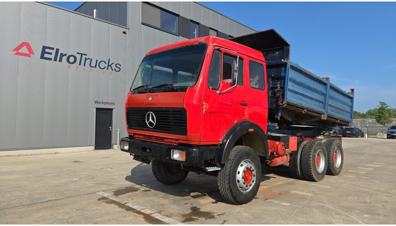 Mercedes-Benz SK 2226 (V8 / BOITE MANUELLE / POMPE MANUELLE / GRAND PONT / LAMES) - Camion benne: photos 1 Mercedes-Benz SK 2226 (V8 / BOITE MANUELLE / POMPE MANUELLE / GRAND PONT / LAMES) - Camion benne: photos 1
