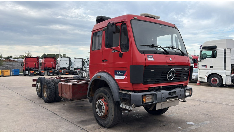 Châssis cabine Mercedes-Benz SK 2233 (GRAND PONT / V8 AVEC 2X TURBO / BIG AXLE): photos 6