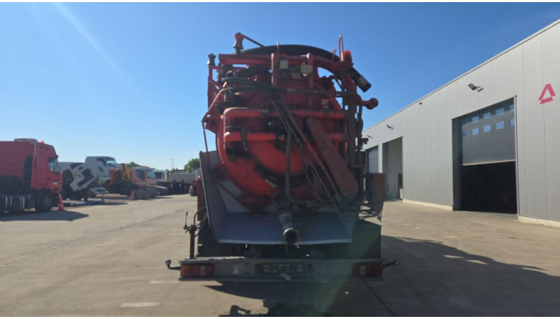 Mercedes-Benz SK 2435 (15.000 L / V8 AVEC 2X TURBO / BOITE MANUELLE / TRES BONNE ETAT / GRAND PONT) - Camion hydrocureur: photos 5 Mercedes-Benz SK 2435 (15.000 L / V8 AVEC 2X TURBO / BOITE MANUELLE / TRES BONNE ETAT / GRAND PONT) - Camion hydrocureur: photos 5