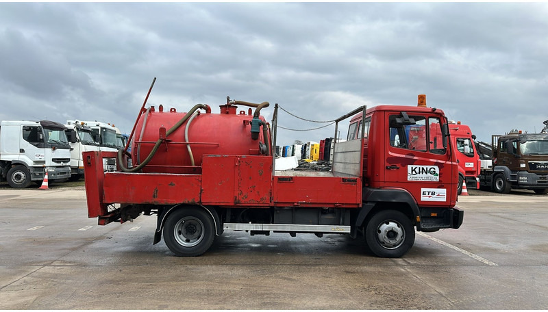 Mercedes-Benz SK 814 (VIDANGEUR / VACUUM / AUXILAIRY / SPER / STEEL SUSP. / LAMES) - Camion hydrocureur: photos 4 Mercedes-Benz SK 814 (VIDANGEUR / VACUUM / AUXILAIRY / SPER / STEEL SUSP. / LAMES) - Camion hydrocureur: photos 4