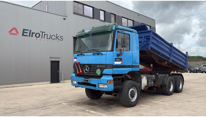 Mercedes-Benz actros 3340 (6X6 / BOITE MANUELLE /MANUAL GEARBOX / 3 PONTS / V6 / MP1) - Camion benne: photos 1 Mercedes-Benz actros 3340 (6X6 / BOITE MANUELLE /MANUAL GEARBOX / 3 PONTS / V6 / MP1) - Camion benne: photos 1
