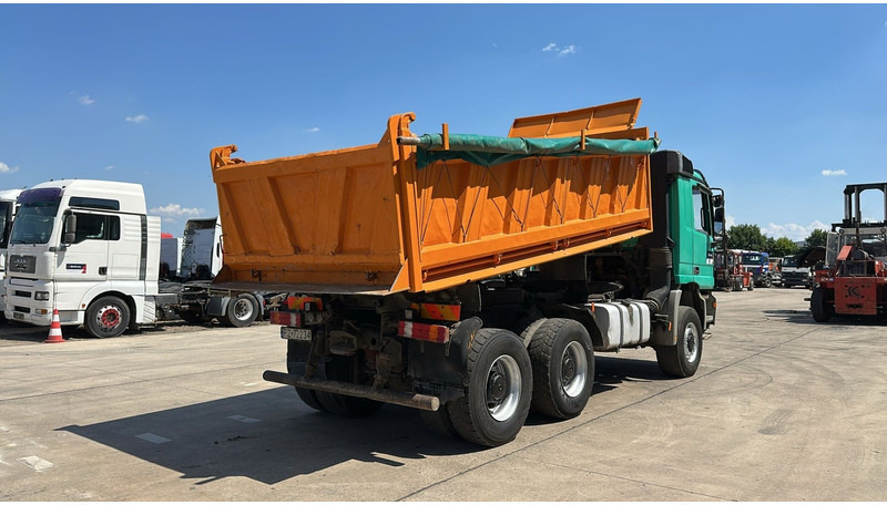 Mercedes-Benz actros 3340 (EPS / 6X6 / 3 PEDALES / LAMES / GRAND PONT / BIG AXLE / TRES PROPRE) - Camion benne: photos 5 Mercedes-Benz actros 3340 (EPS / 6X6 / 3 PEDALES / LAMES / GRAND PONT / BIG AXLE / TRES PROPRE) - Camion benne: photos 5