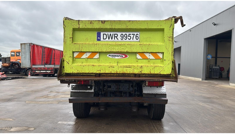 Renault KERAX 420 (10X4 / 43 TONNES !! / LAMES / GRAND PONT / STEEL SUSP. / MANUAL GEARBOX / BOITE MANUELLE) - Camion benne: photos 5 Renault KERAX 420 (10X4 / 43 TONNES !! / LAMES / GRAND PONT / STEEL SUSP. / MANUAL GEARBOX / BOITE MANUELLE) - Camion benne: photos 5