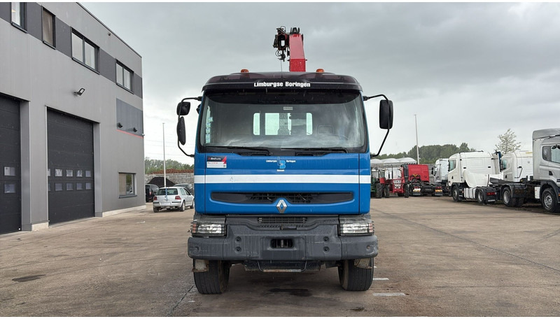 Renault KERAX 420 (HMF 1683 K2 / BE TRUCK / LAMES / GRAND PONT / BOITE MANUELLE) - Camion ampliroll, Camion grue: photos 3 Renault KERAX 420 (HMF 1683 K2 / BE TRUCK / LAMES / GRAND PONT / BOITE MANUELLE) - Camion ampliroll, Camion grue: photos 3