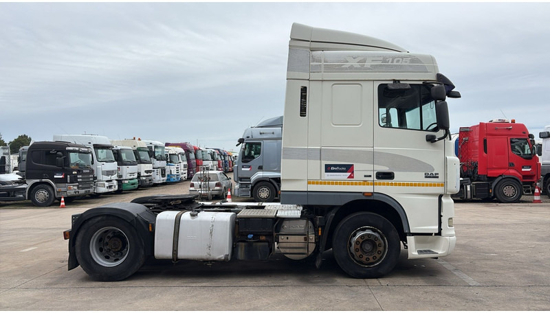 DAF 105 XF 460 (AIRCO / GOOD CONDITION / BONNE ETAT / BOITE MANUALLE / GEARBOX MANUAL) - Tracteur routier: photos 4 DAF 105 XF 460 (AIRCO / GOOD CONDITION / BONNE ETAT / BOITE MANUALLE / GEARBOX MANUAL) - Tracteur routier: photos 4
