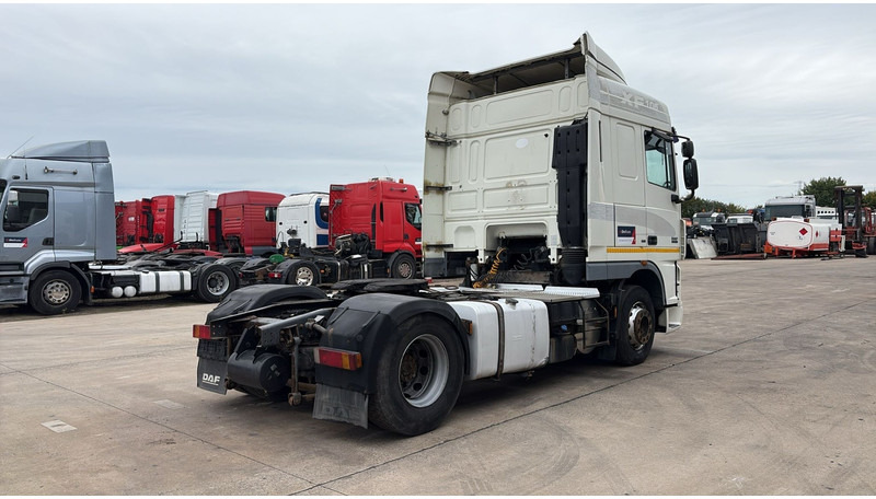 DAF 105 XF 460 (AIRCO / GOOD CONDITION / BONNE ETAT / BOITE MANUALLE / GEARBOX MANUAL) - Tracteur routier: photos 5 DAF 105 XF 460 (AIRCO / GOOD CONDITION / BONNE ETAT / BOITE MANUALLE / GEARBOX MANUAL) - Tracteur routier: photos 5