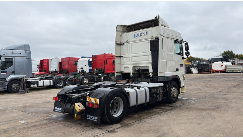 DAF XF 105.460 (BOITE MANUELLE / MANUAL GEARBOX) - Tracteur routier: photos 4 DAF XF 105.460 (BOITE MANUELLE / MANUAL GEARBOX) - Tracteur routier: photos 4